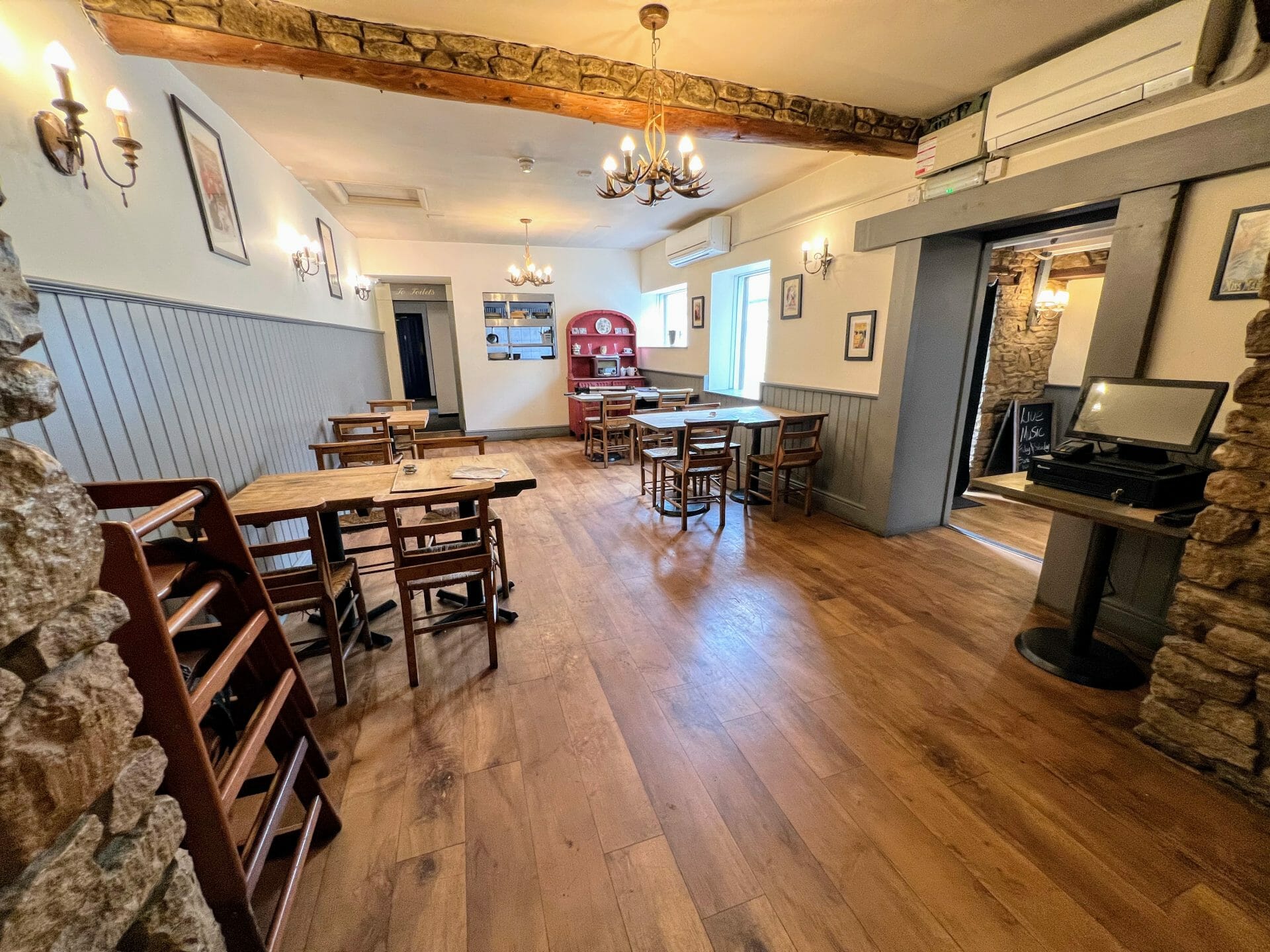 WITNEY CHEQUERS INN FULLY FITTED PUB TO LET NIL PREMIUM Drake