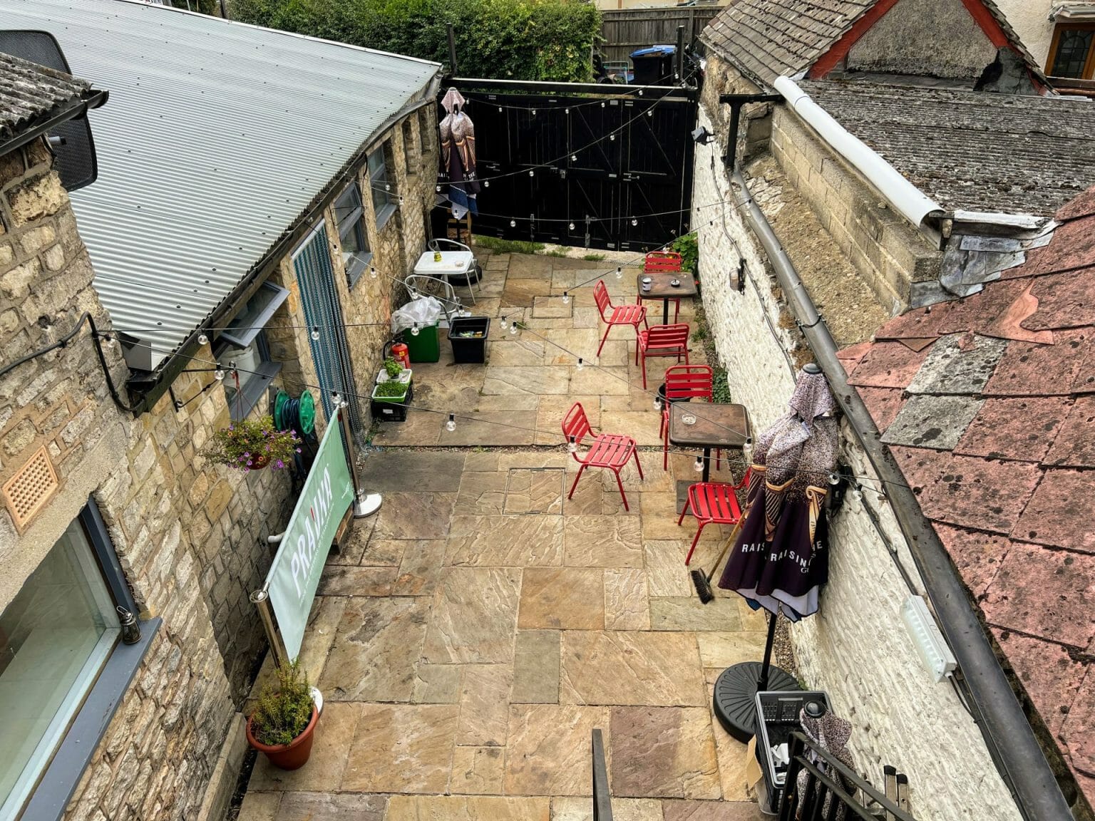 WITNEY CHEQUERS INN FULLY FITTED PUB TO LET NIL PREMIUM Drake