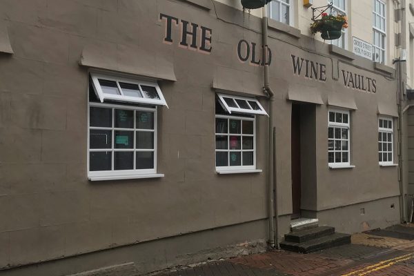 Hollywell - The Old Wine Vaults